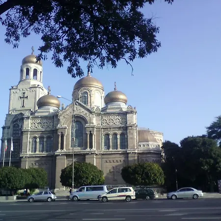 Andrea アパート ヴァルナ